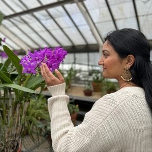 Meet your Posher, Hiral